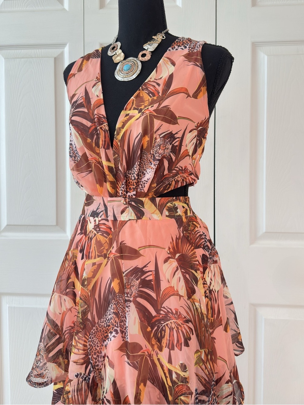 LILLY’S KLOSET ~ Sleeveless Pink Tropical Tiered Lined Front Slit Maxi Dress